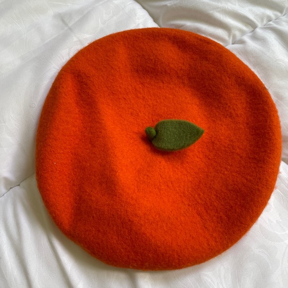 Orange beret - Picture 1 of 2